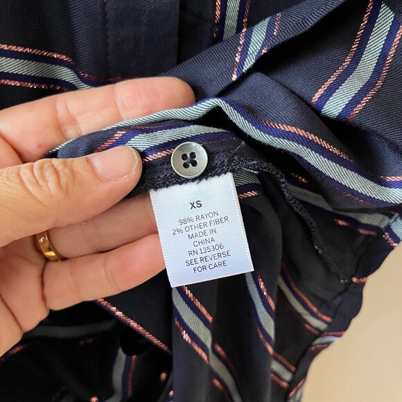 Dressbarn Sz XS Womens Navy Blue Metallic Striped Button Down Shirt Roll Tab Sly - Picture 8 of 8